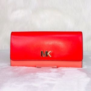 Michael Kors Montgomery Carryall Wallet